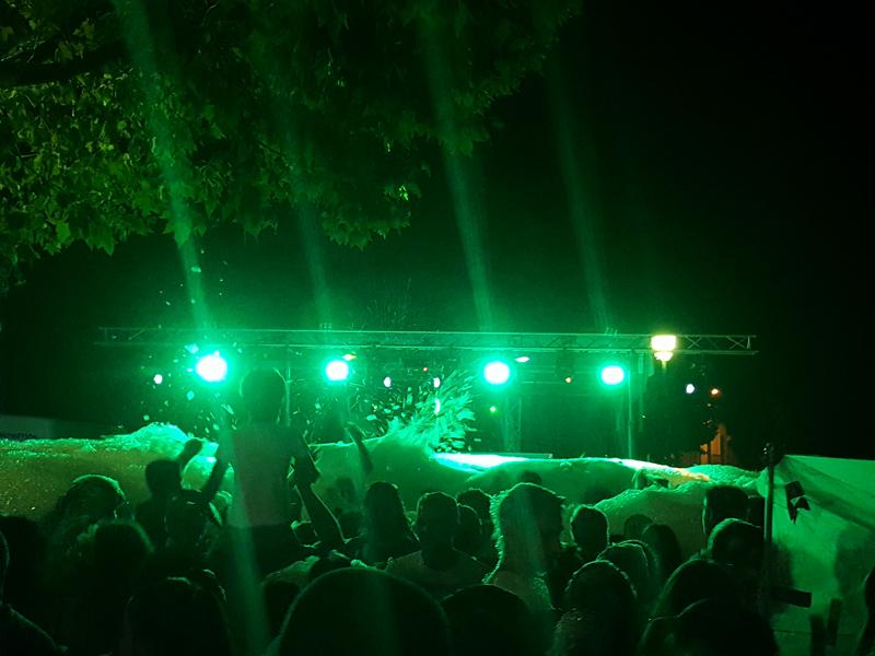 - © Office de Tourisme Sisteron Buëch Festival 'Quartiers d'été' : 14 juillet - soirée mousse DJ JB Event's_Laragne-Montéglin - © Office de Tourisme Sisteron Buëch