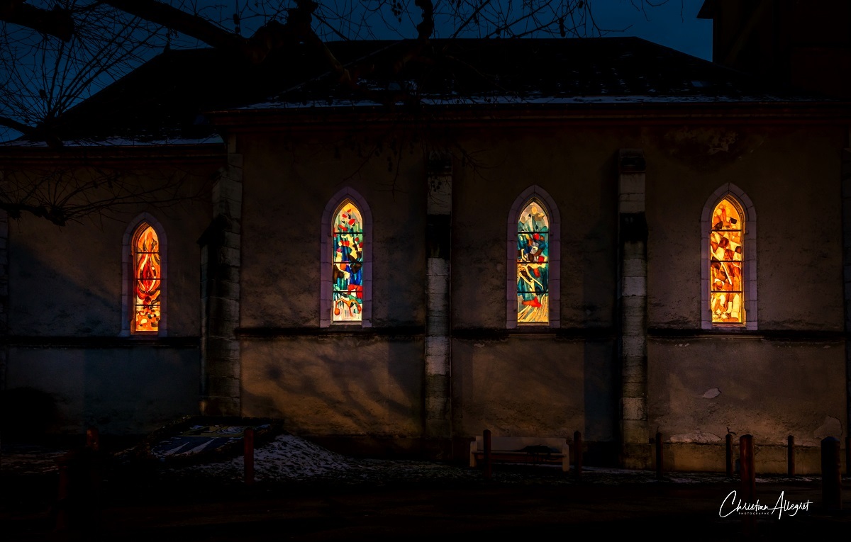 vitraux_de_nuit_ext_petit.jpg