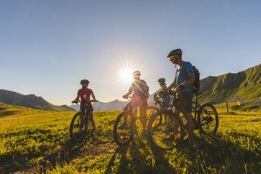 stage multi-activités montagne ados et adultes au Grand-Bornand