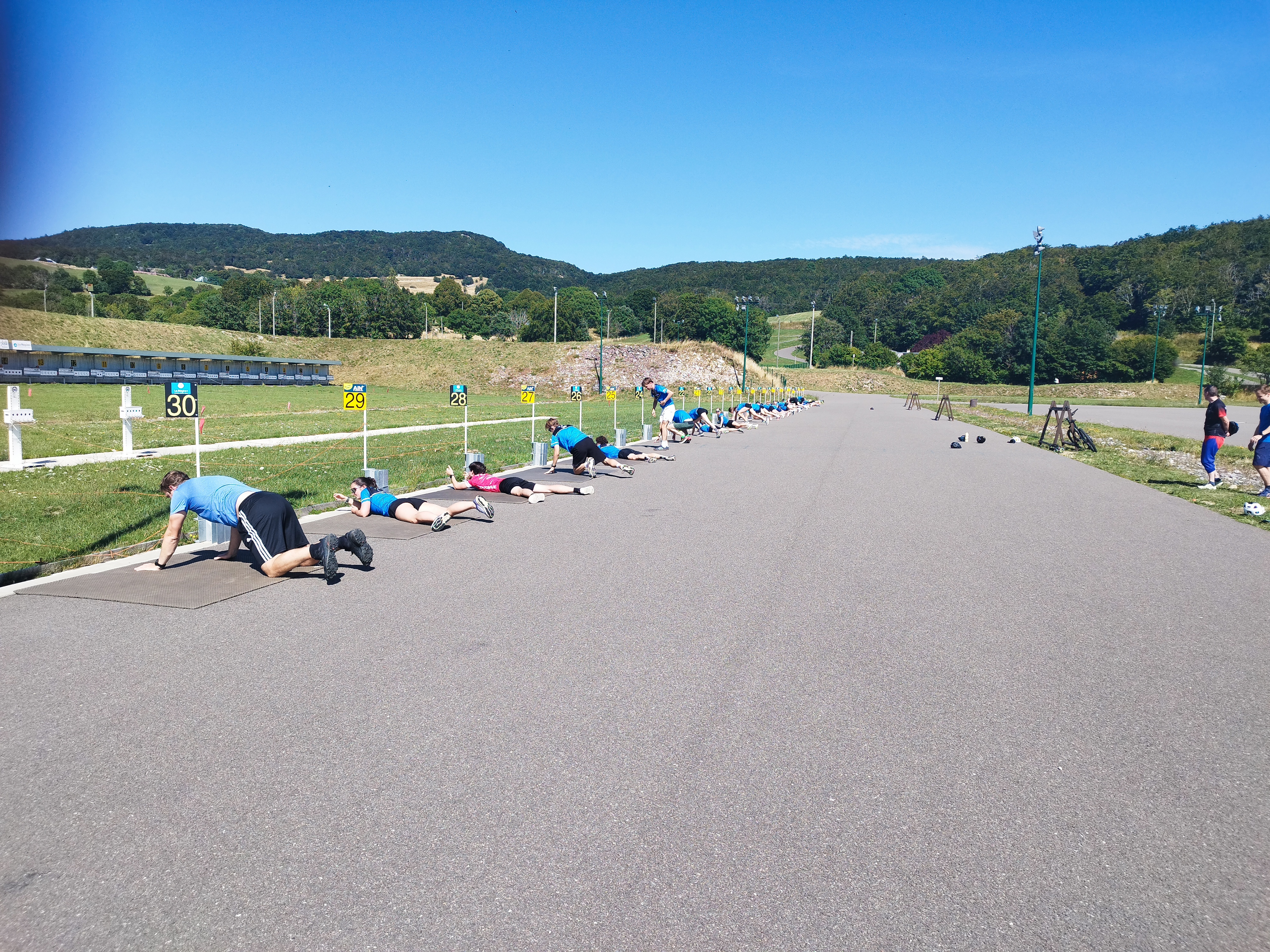 Cours de biathlon avec l'ESF aux Plans d'Hotonnes