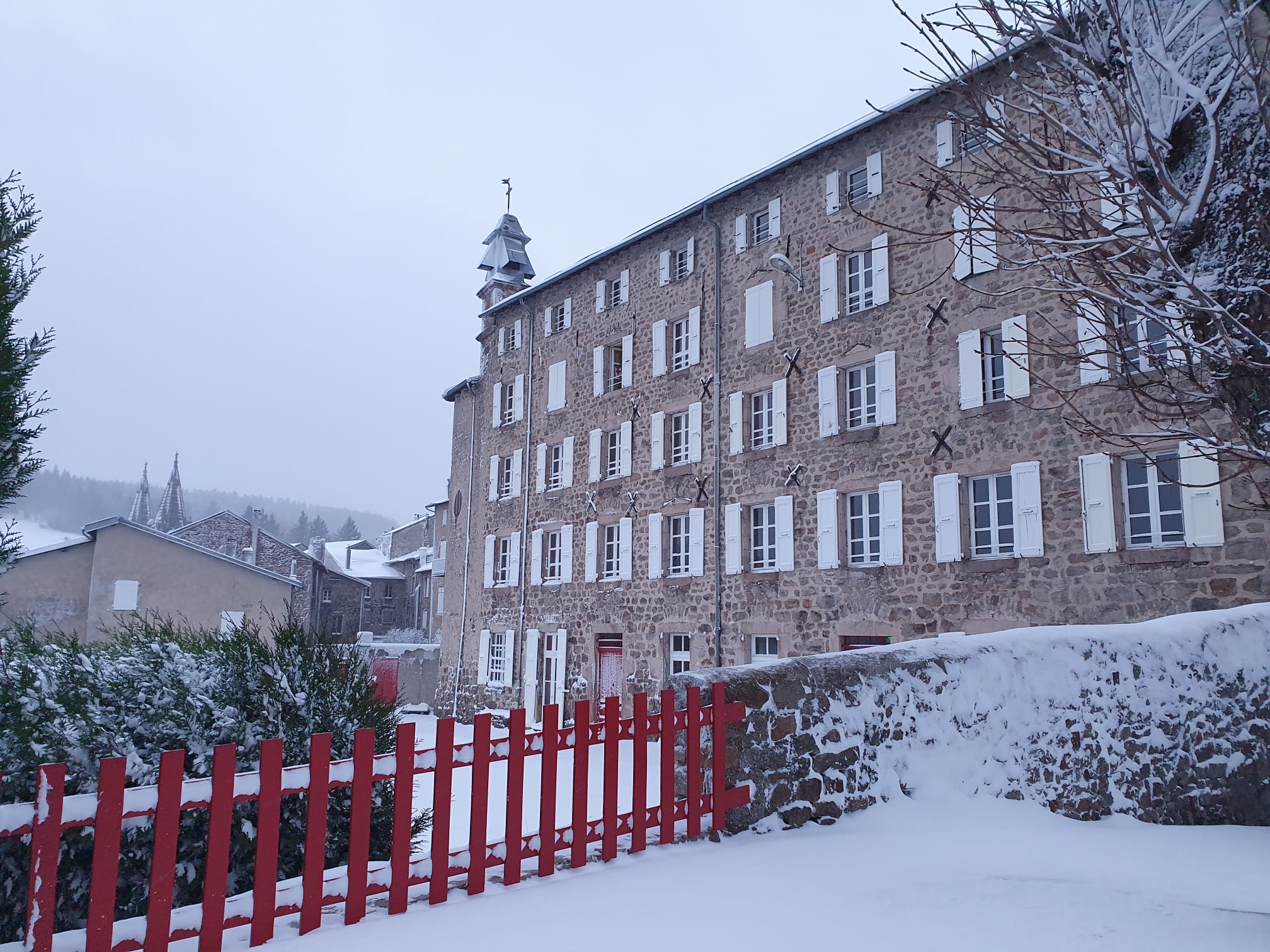 Vue arrière du centre Propolis
