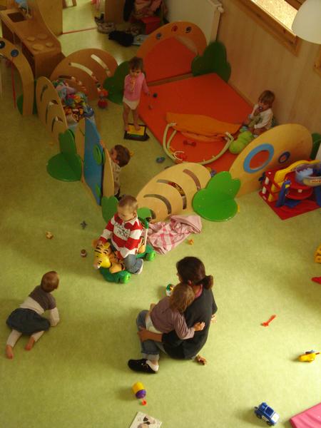Crèche Les 3 Pommes, Salle de jeux : parc