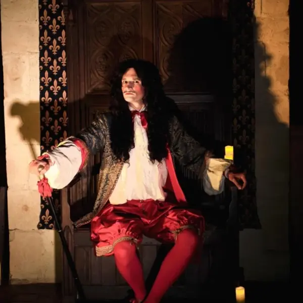 Photo d'un comédien en costume d'époque 