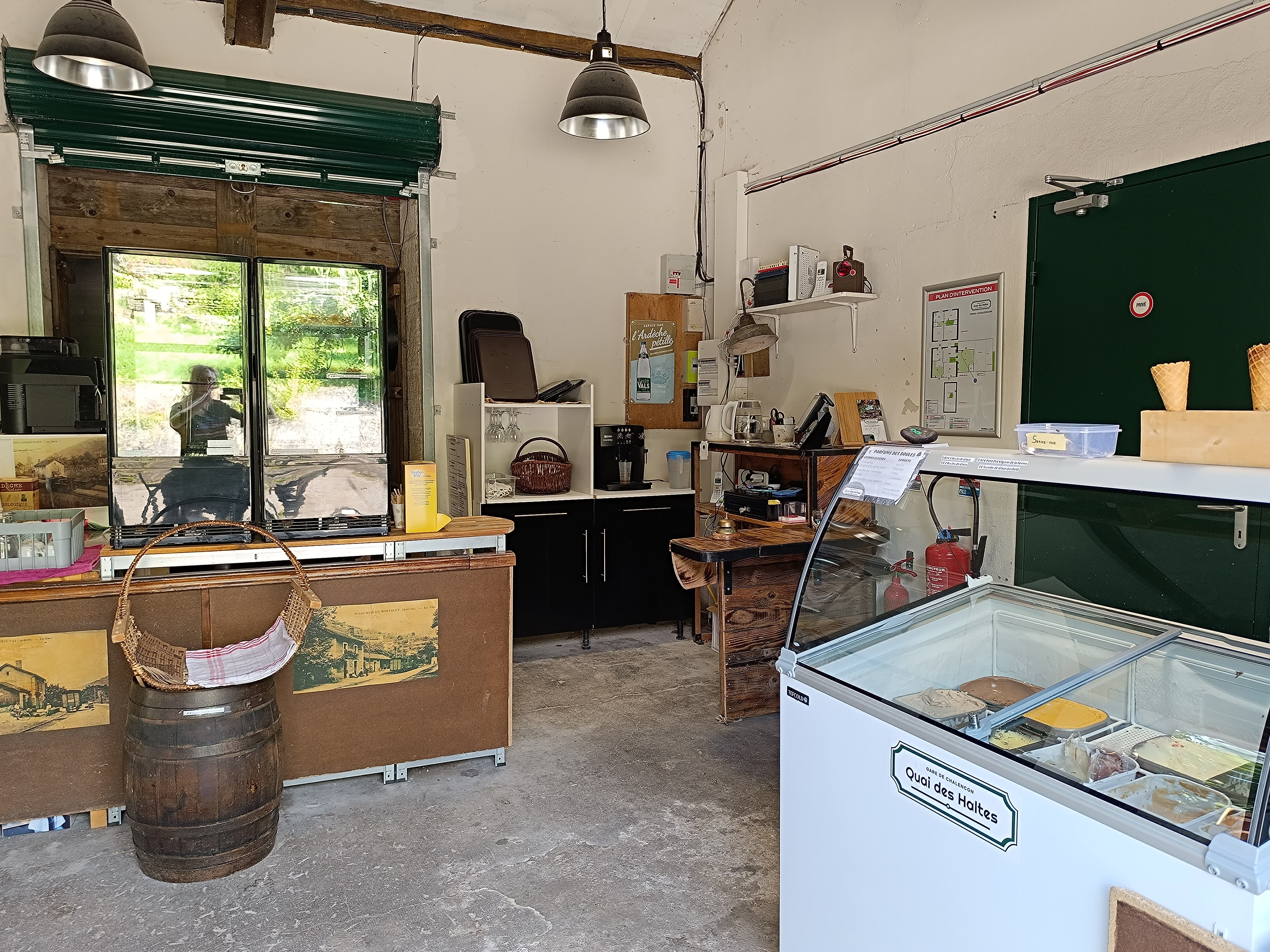 Souvenirs gourmands : Le Quai des Haltes - Salon de cafés/thés et boutique du terroir