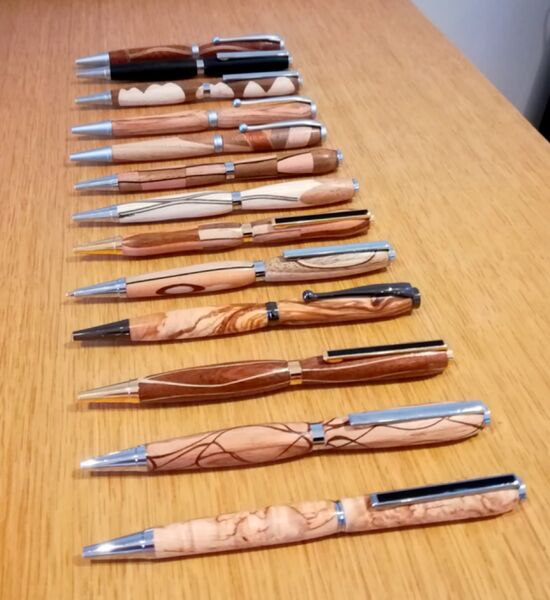 Stylos bois réalisés par Yannick Montfollet