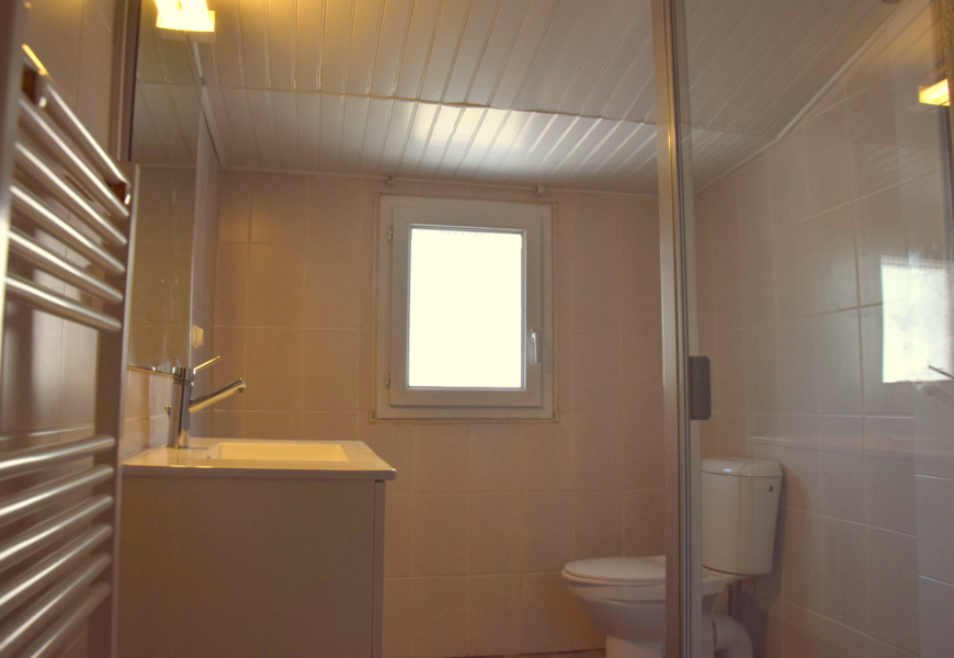 salle d'eau étage Gite Bouisset Lasfaillades St Jacques