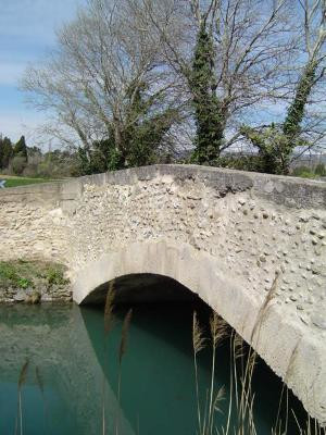 Pont du Bosquet dit romain  France Provence-Alpes-Côte d'Azur Bouches-du-Rhône Sénas 13560