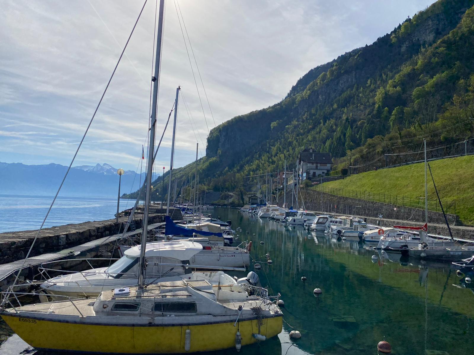 Visite Un village de montagne au bord du lac - randonnée