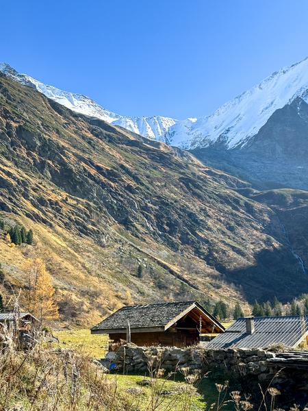 Les chalets de Miage au départ du Champel