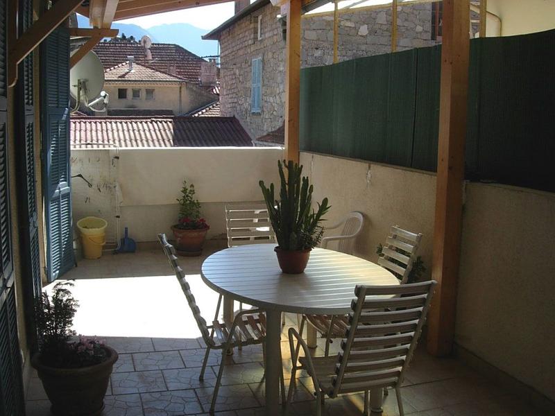 Gîte Les Hirondelles-Coin repas extérieur-Roquebillière-Gîtes de France des Alpes-Maritimes