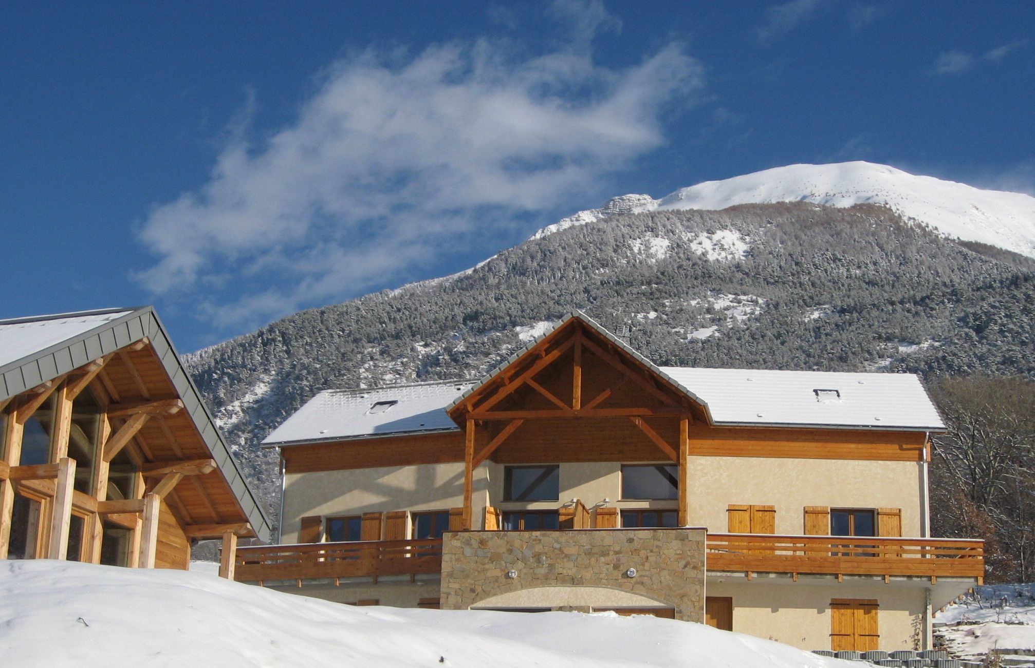 Façade en hiver - Chalet Le Belvédère des Audes SAINT-ANDRÉ-D'EMBRUN