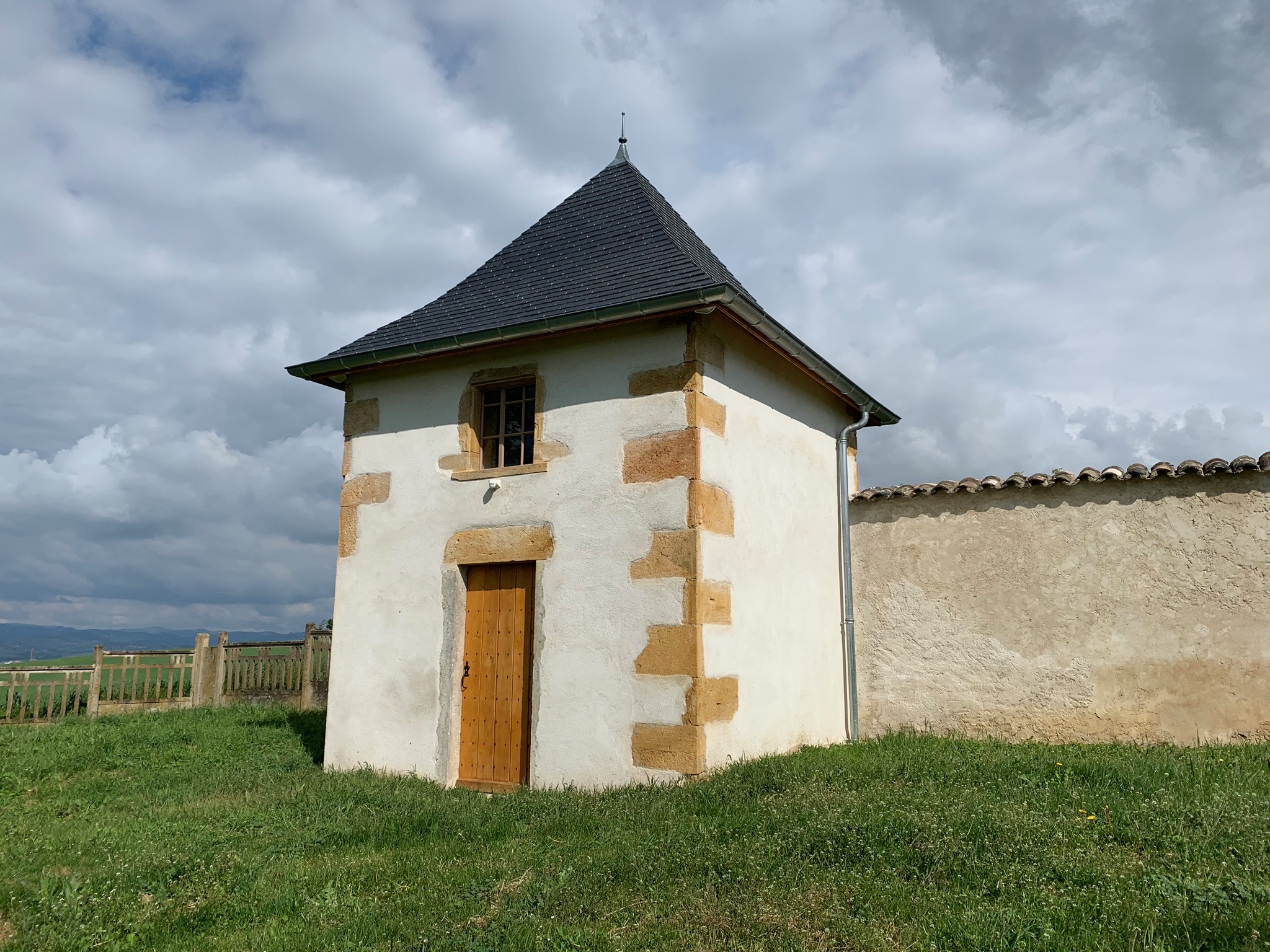 Un pavillon dans son environnement