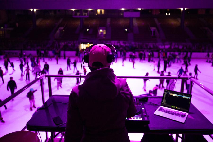 Fluorescent evening on the ice_Megève