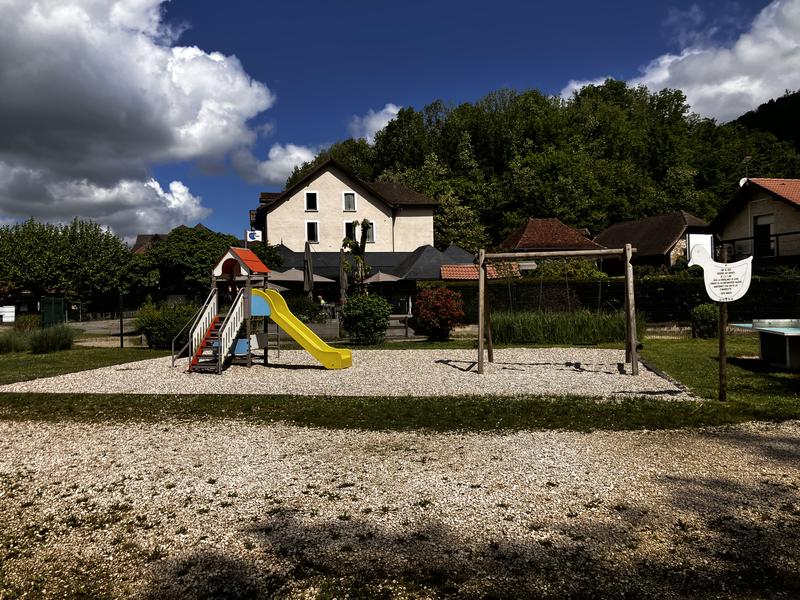 Jeux pour enfants à la plage Aiguebelette-le-Lac