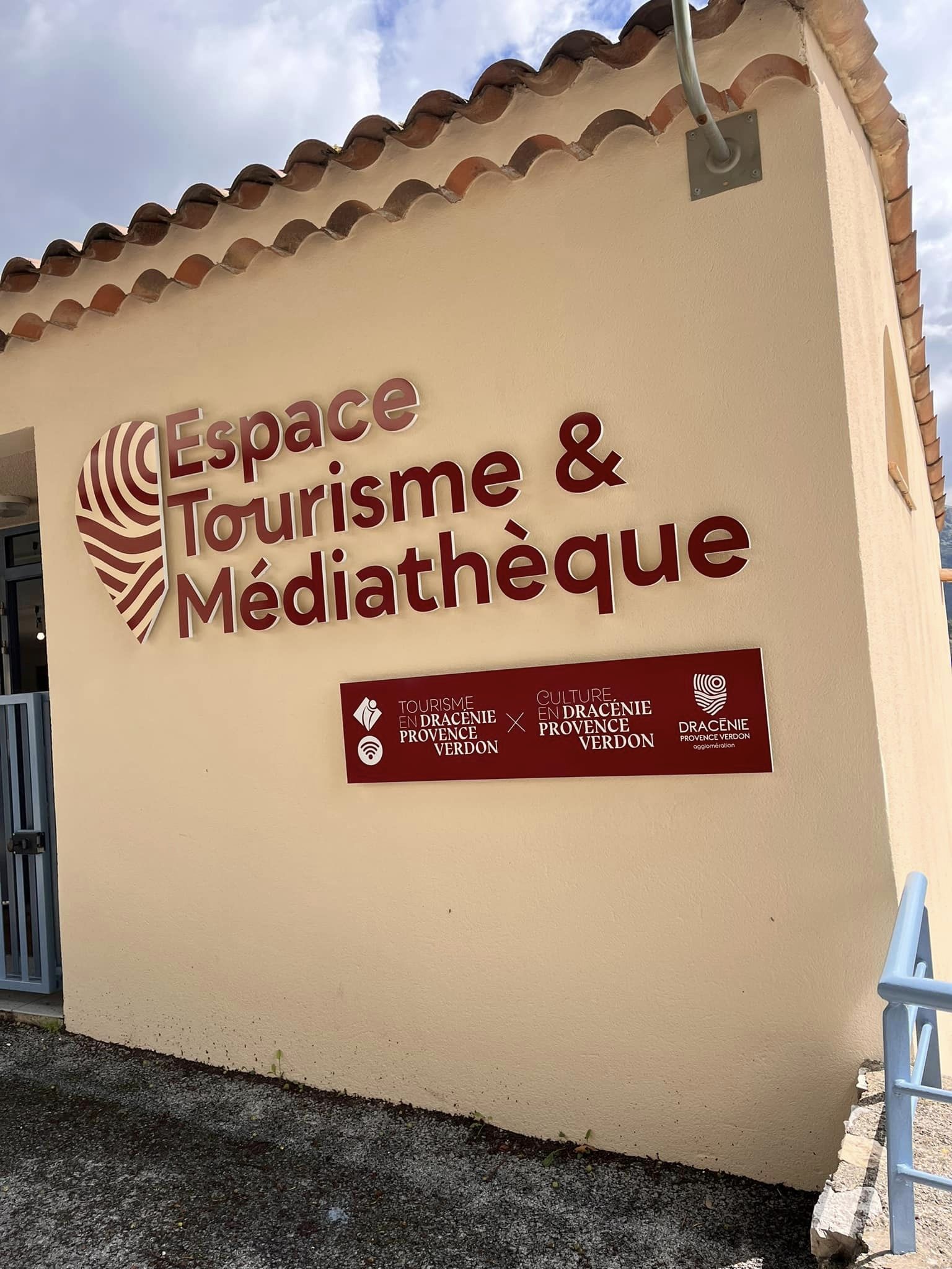 espace tourisme et mediatheque-bargemon