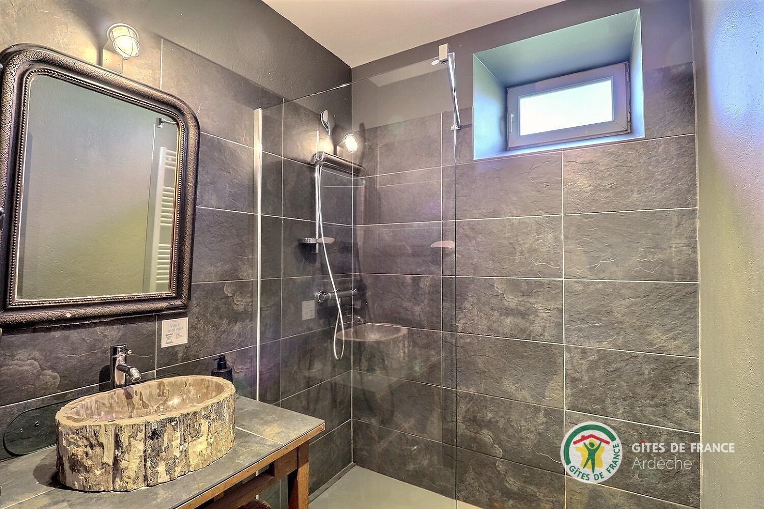 Salle d'eau au niveau 1