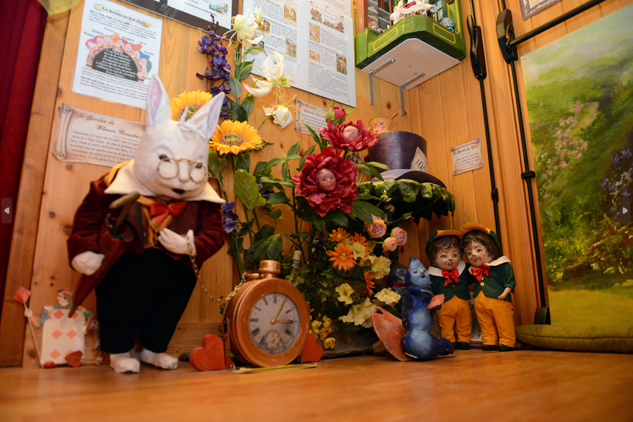 le lapin blanc du pays des merveilles