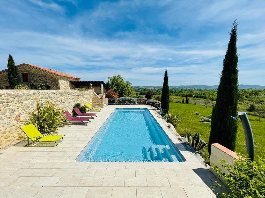 Piscine à partager avec une vue magnifique dégagée