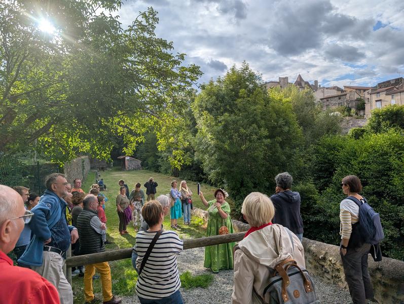 Saint-Amant-Tallende : visite théâtralisée, virée des artistes