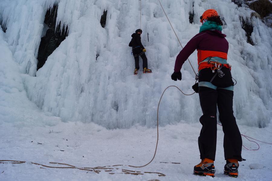 Escalade sur glace avec le  Bureau des Guides Savoie Maurienne-Aussois
