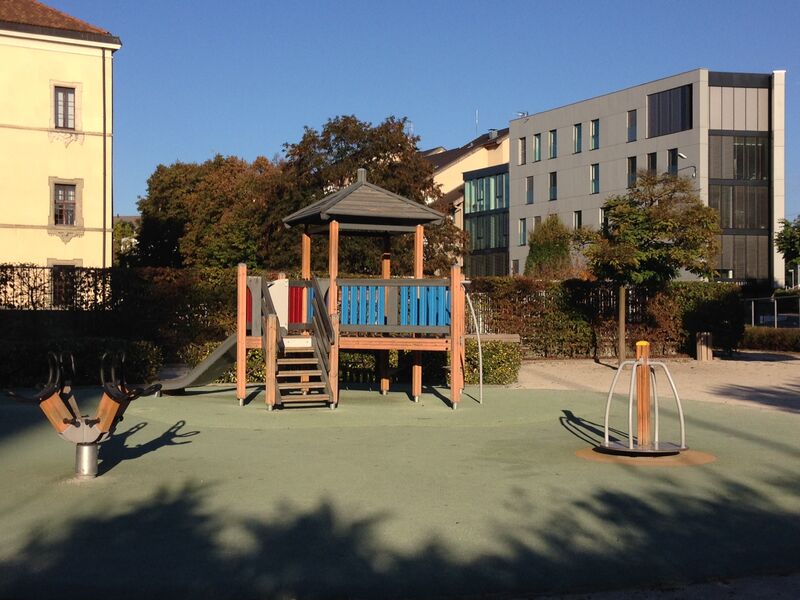Photo aire de jeux square indochine