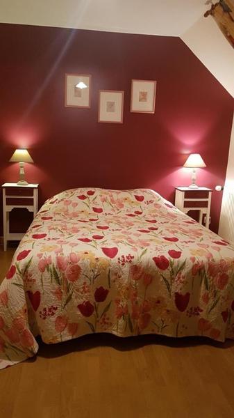 Chambre à l'étage avec lit bébé