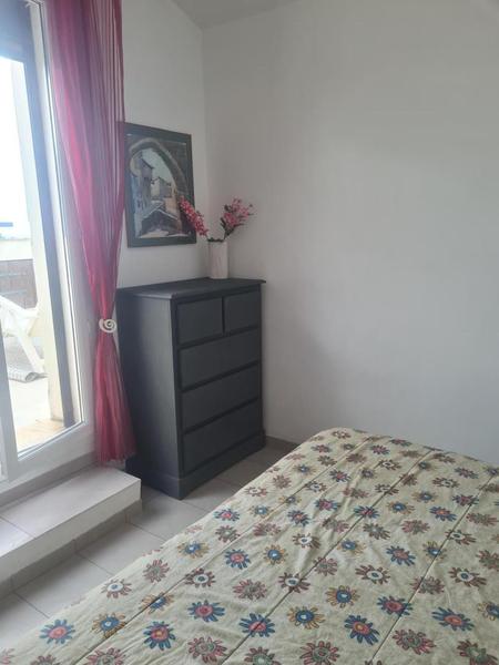 Gîte Le Clos du Noyer Renard-Chambre avec Terrasse : 2 lits 1 pers. électriques pouvant former 1 lit en 180cm) et un lit escamotable en 90cm-La Gaude-Gîtes de France Alpes-Maritimes 