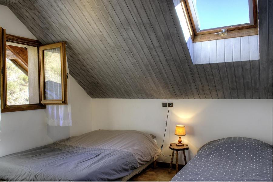 Gîte Auron - l'Oustal n°1-Chambre Lits jumeaux-Saint-Étienne-de-Tinée-Gîtes de France des Alpes-Maritimes
