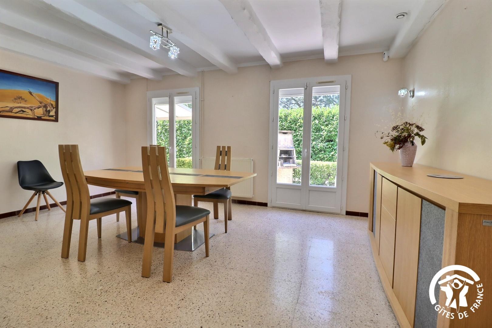 Iris, Bouc-Bel-Air - photo 16