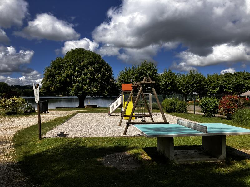 Jeux pour enfants à la plage Aiguebelette-le-Lac