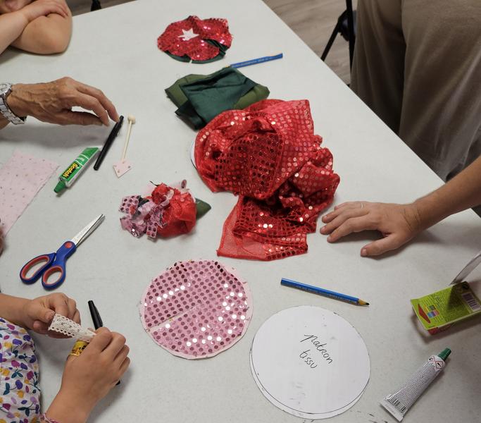 Les ateliers goûter à la Maison Ravier : pétales de papier_Morestel