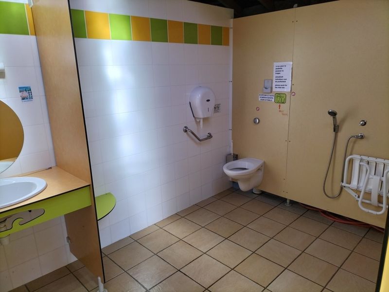 Grand sanitaire PMR ou pour les famille