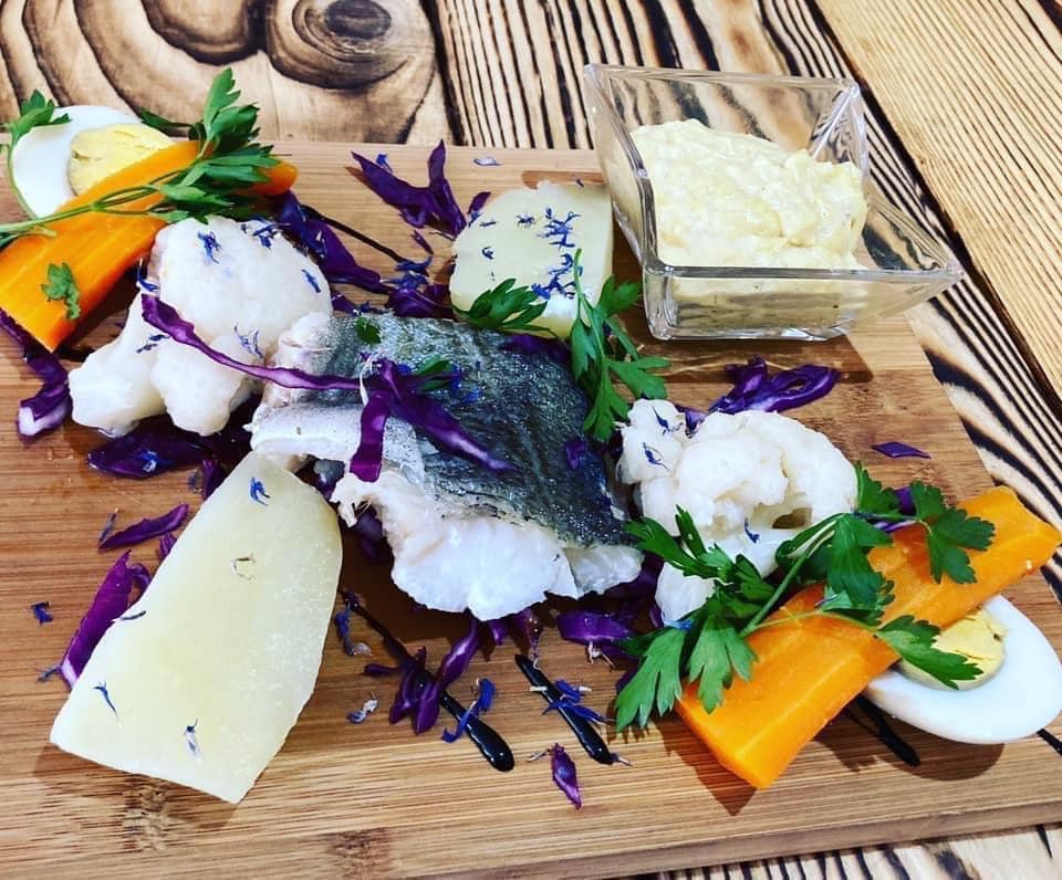 240776550_390280349407852_3099943140989423155_n