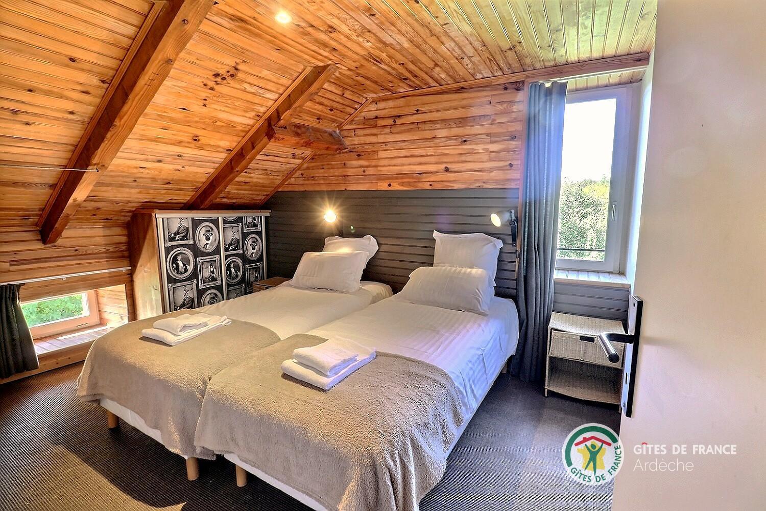 Chambre avec deux lits 90 au niveau 2