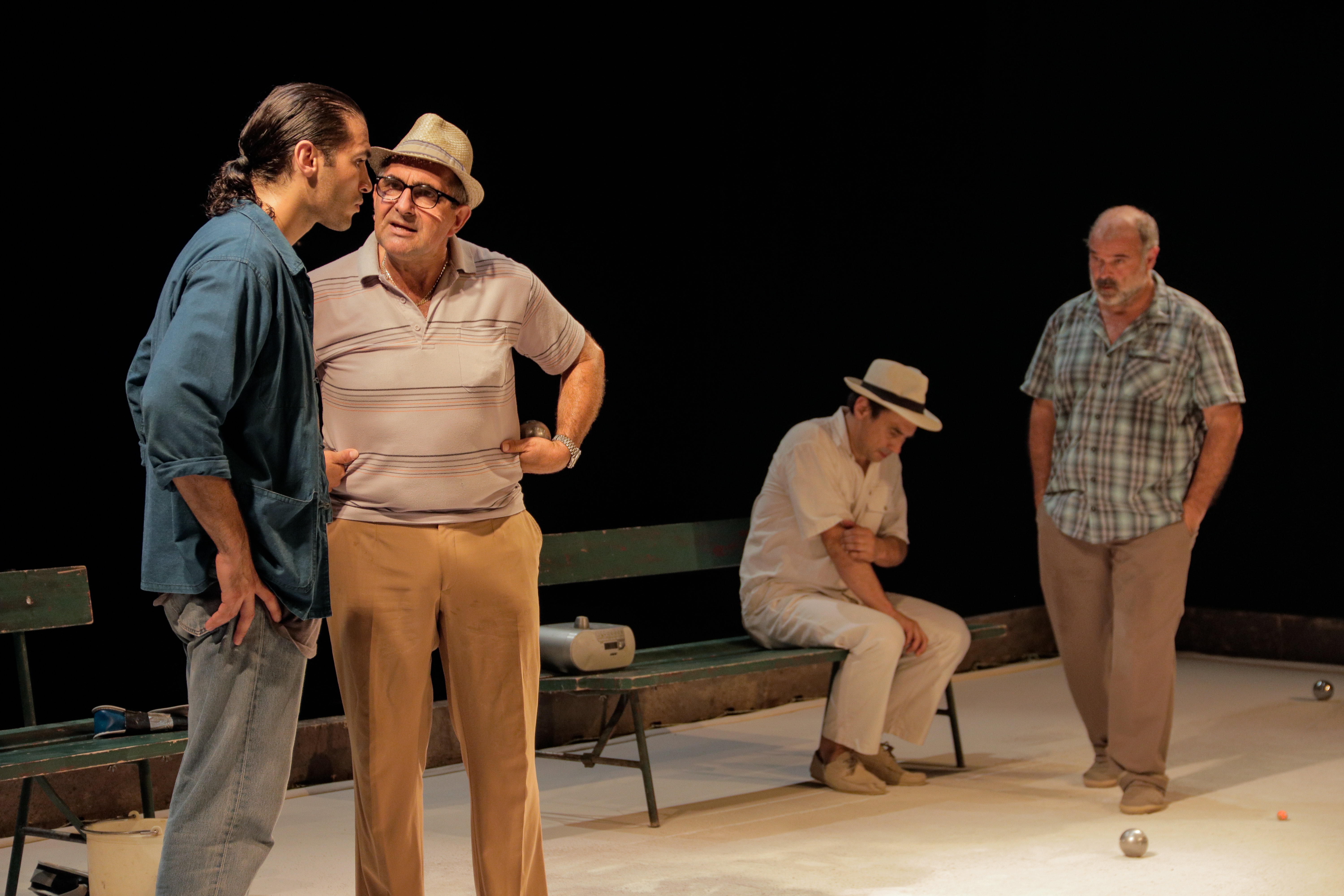 Les pieds tanqués, quand les mémoires s’entrechoquent