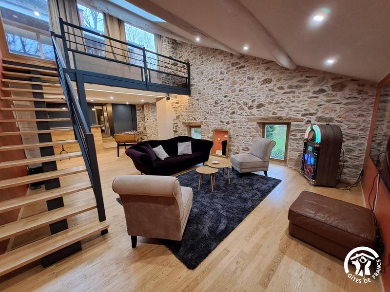 Le gîte du Tilleul de Bressolles - Le Bez - Gîtes de France Sud - pièce à vivre annexe