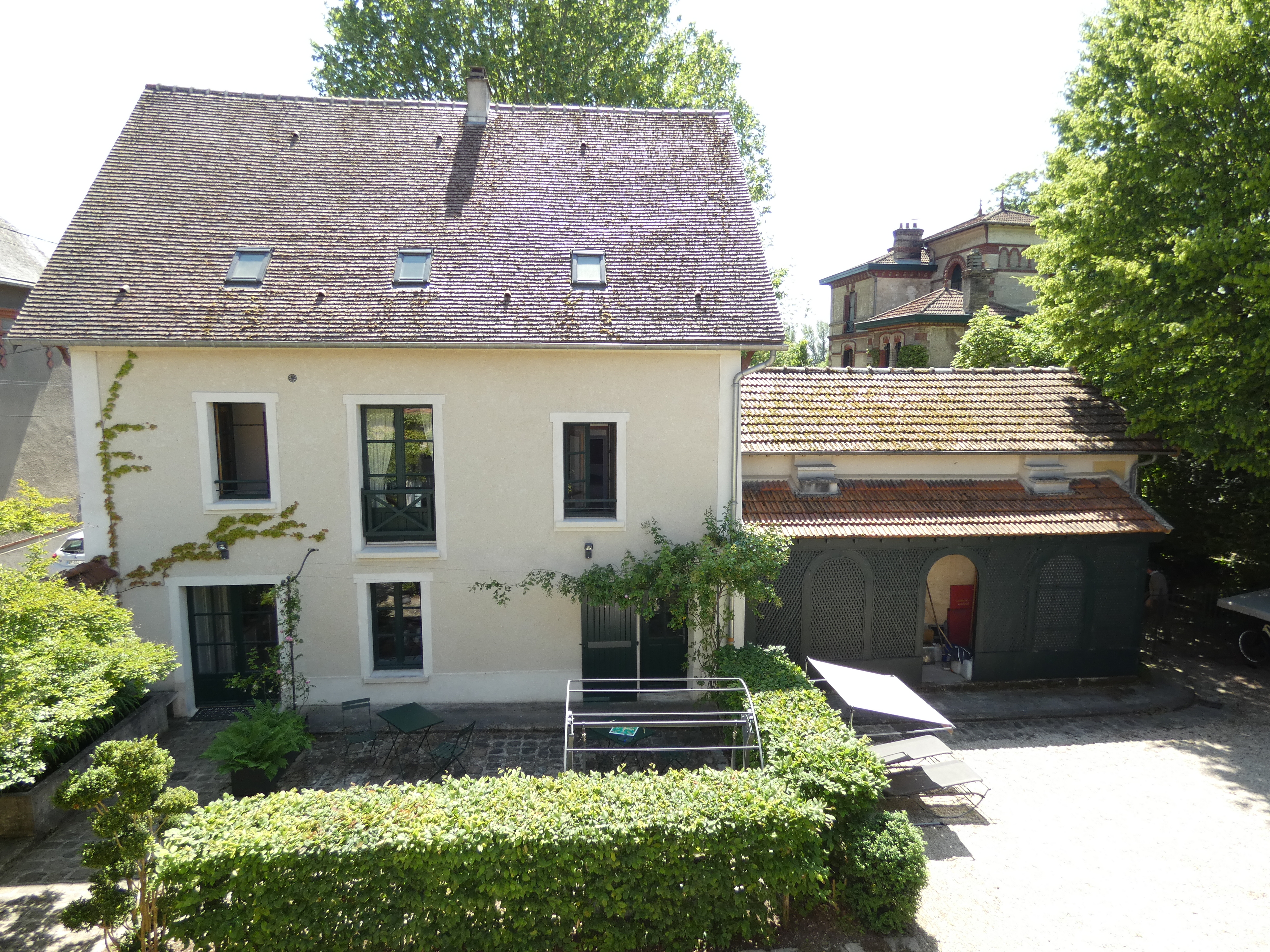 L'Orangerie et quatre de ses chambres