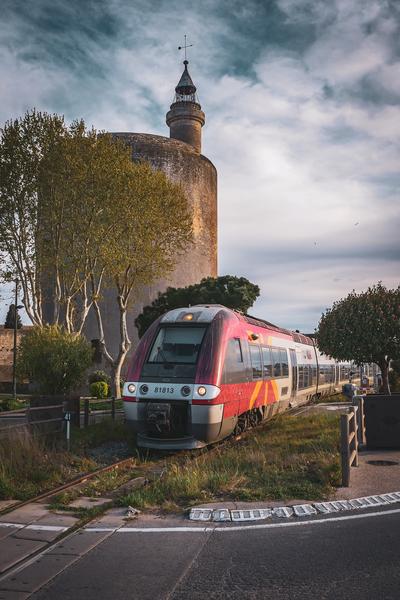 Train passant par Aigues-Mortes