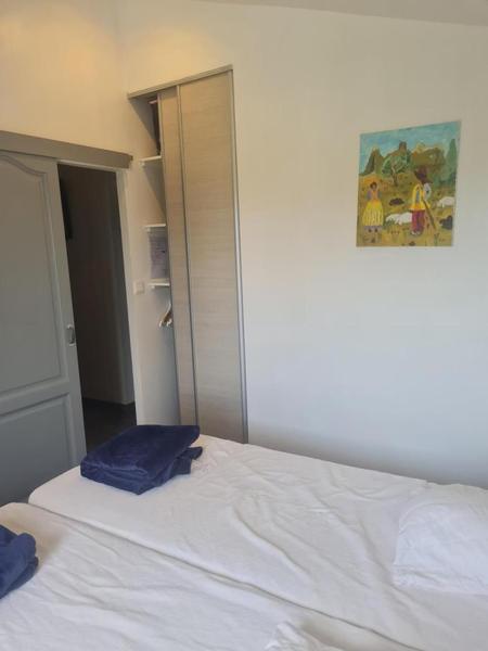 Gîte Le Clos du Noyer Renard-Chambre avec 2 lits 90x200-La Gaude-Gîtes de France Alpes-Maritimes  