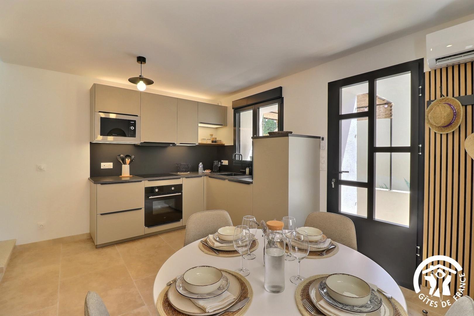 La Pomme de Pin, La Fare-les-Oliviers - photo 9