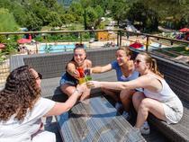 Aux vacances à Flower Camping "Le Mas de Champel" !