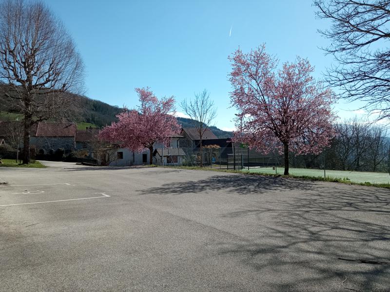 parking de l'église St Maurice de Rotherens - St Genix les Villages