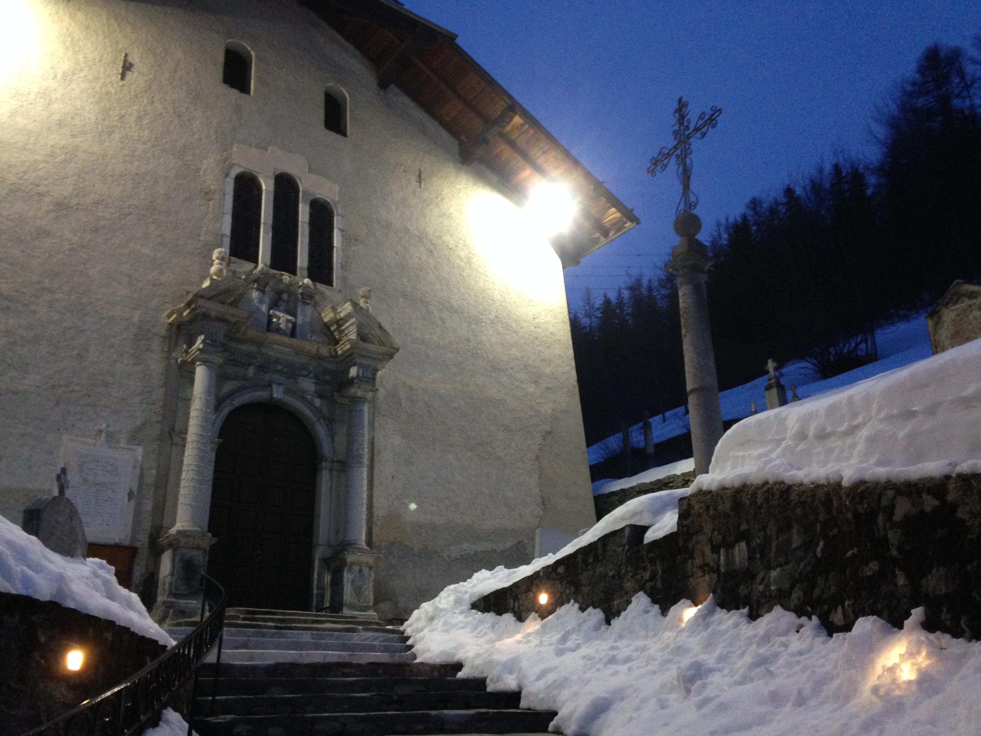 Peisey,  façade église, en hiver DD-FACIM (2)