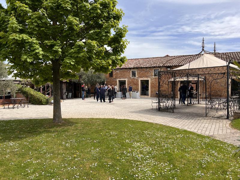 Cours extérieur et jardin domaine