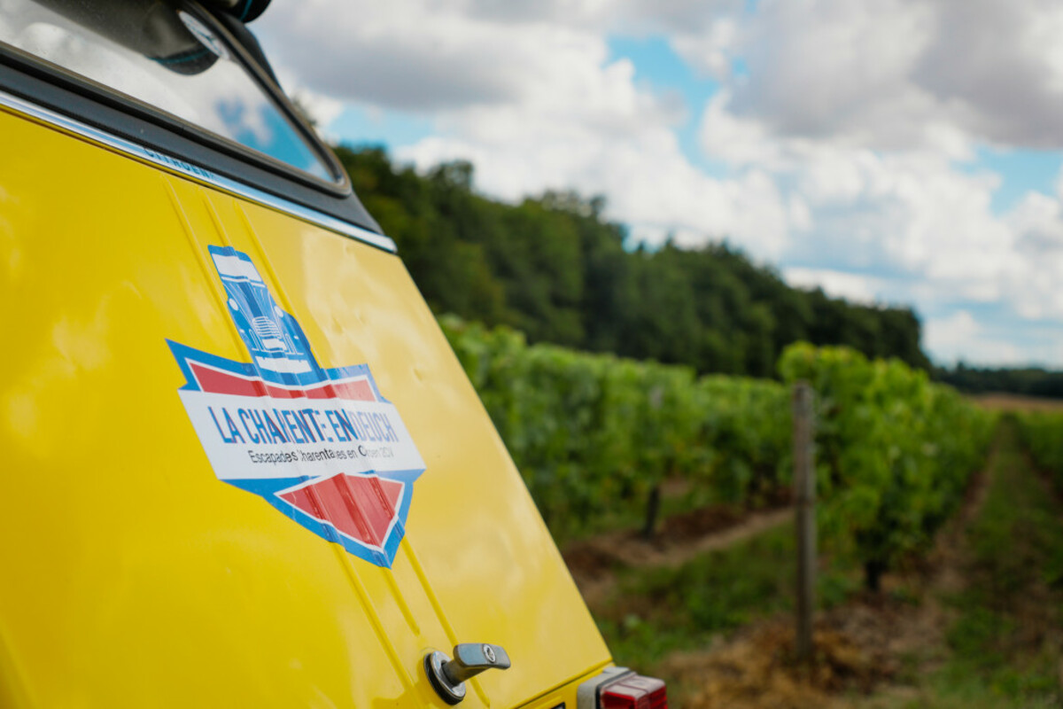 Balade en 2 CV avec la Charente en Deuch