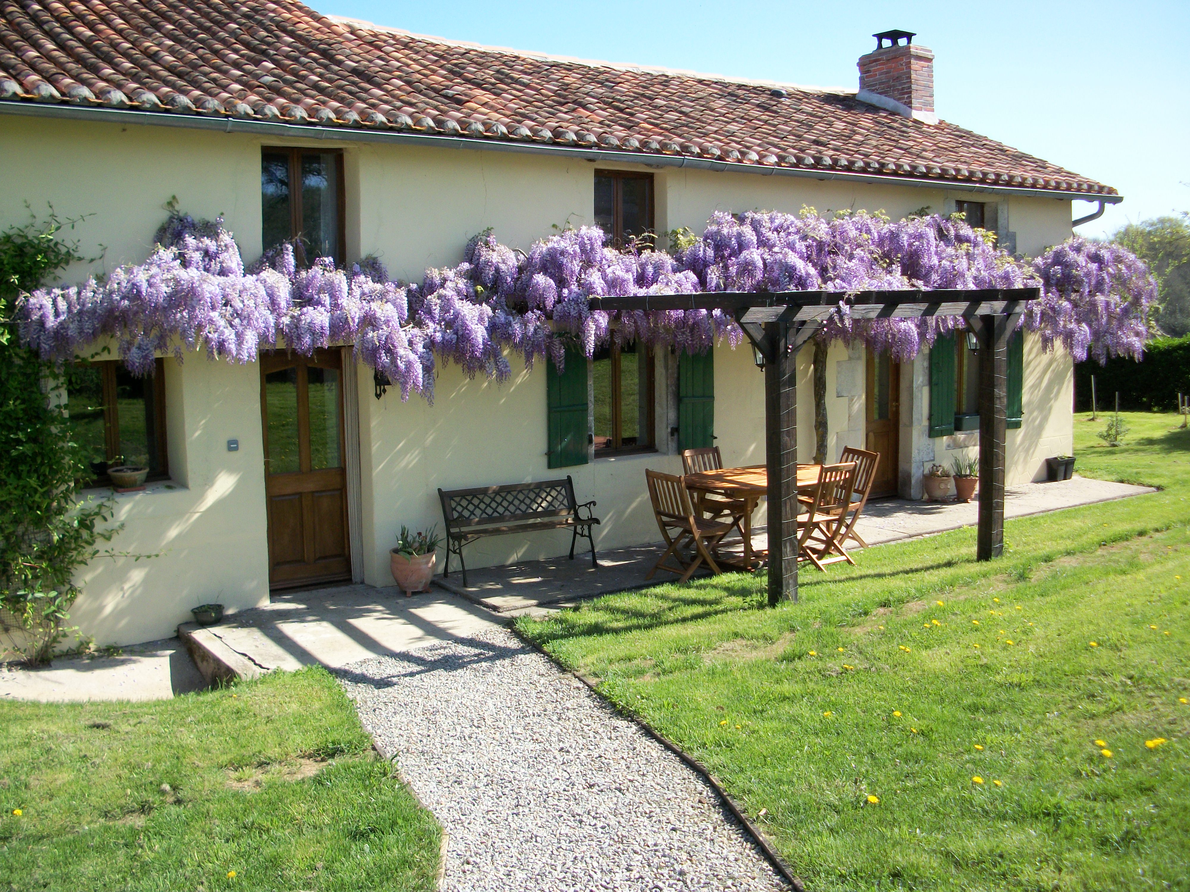 LA MAISON DES GLYCINES