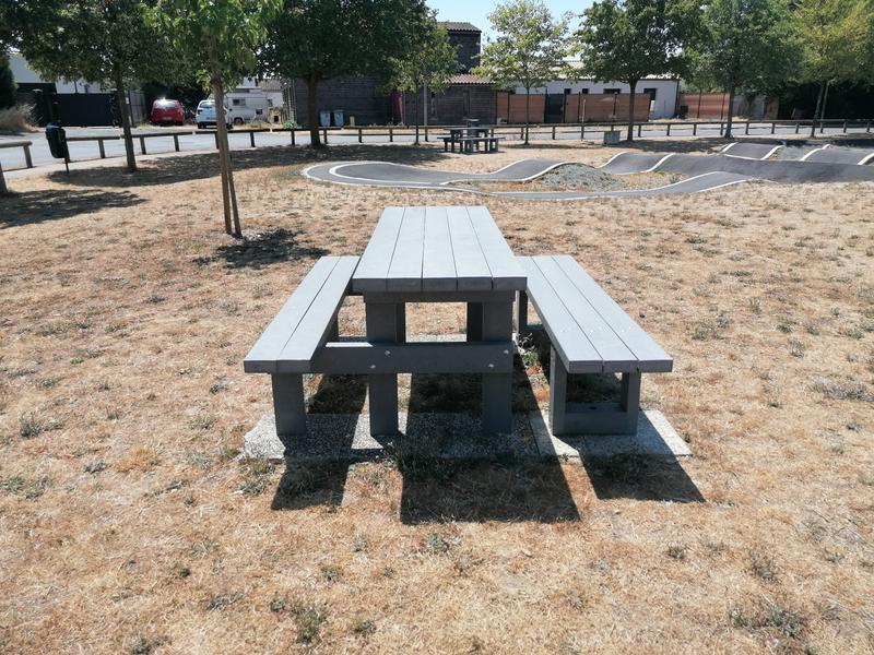 3 tables de pique-nique
