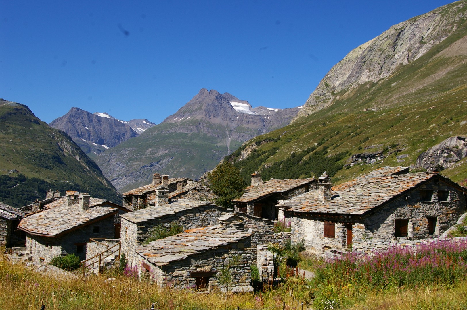 Le hameau de l'Ecot en été