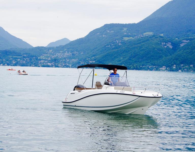 Location de bateaux avec ou sans permis_Doussard