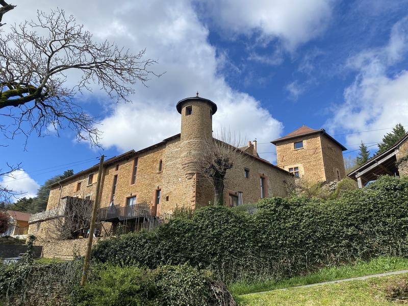 Des pierres rouges de Panossas aux panoramas verdoyants de l’Isle-Crémieu_Panossas